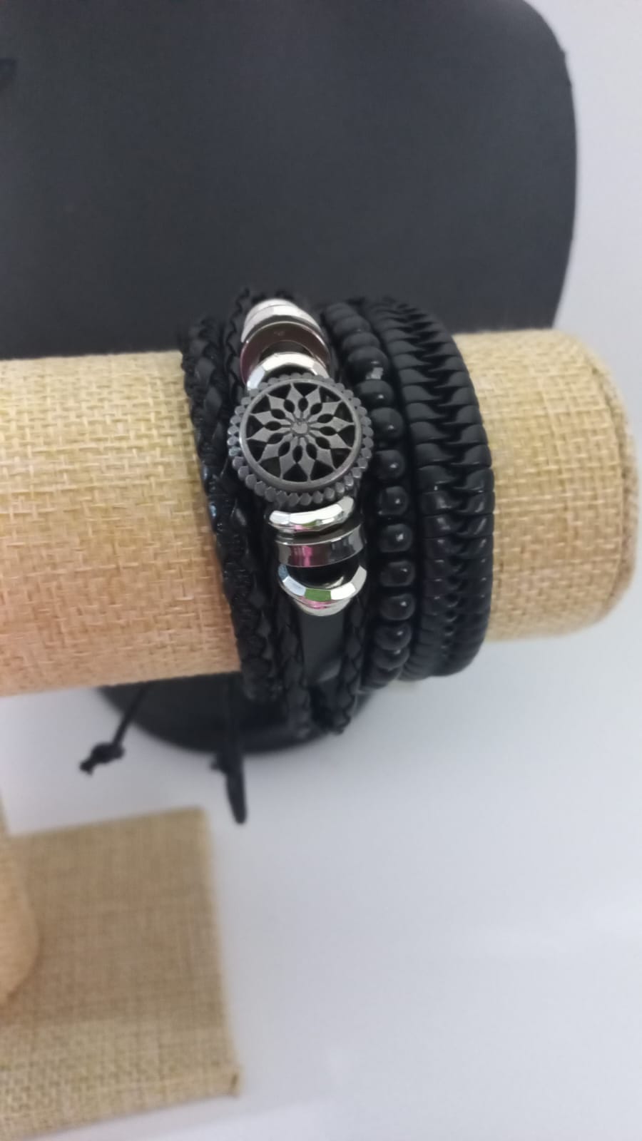Pulsera de Cuerina (Negro)