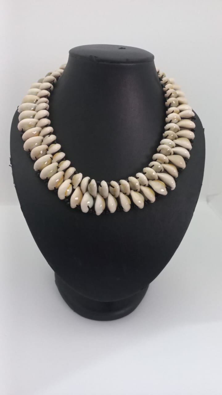 Collar Cowrie Shell - Choker