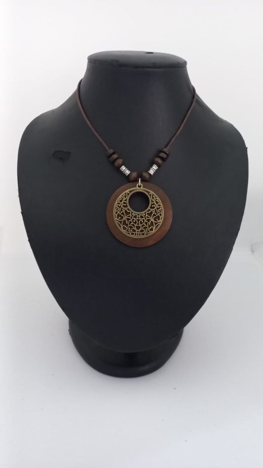 Collar Boho de Madera con diseño Floral